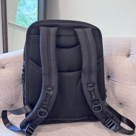 Tumi Slim Solutions Brief Pack black backpack - Picture 4 of 8